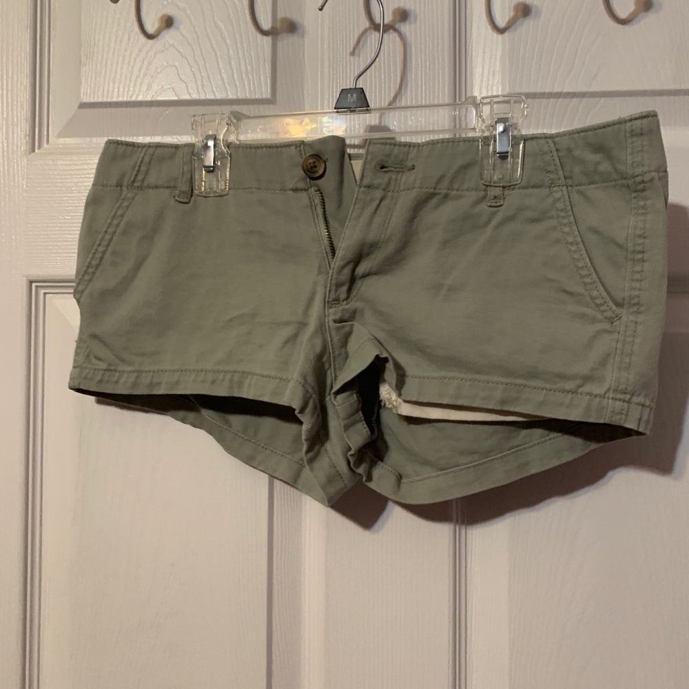 Green hollister Shorts Size 3/26